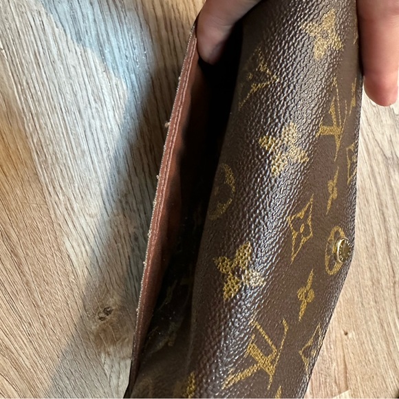 Louis Vuitton Sarah Wallet - Picture 8 of 12
